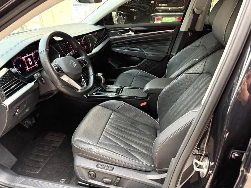 Volkswagen 2022 Passat 2.0TSI 330TSI Star Deluxe Edition Automatic Transmission 4
