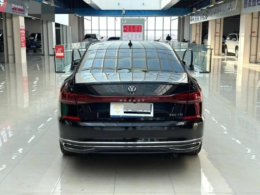 Volkswagen 2022 Passat 2.0TSI 330TSI Star Deluxe Edition Automatic Transmission 8