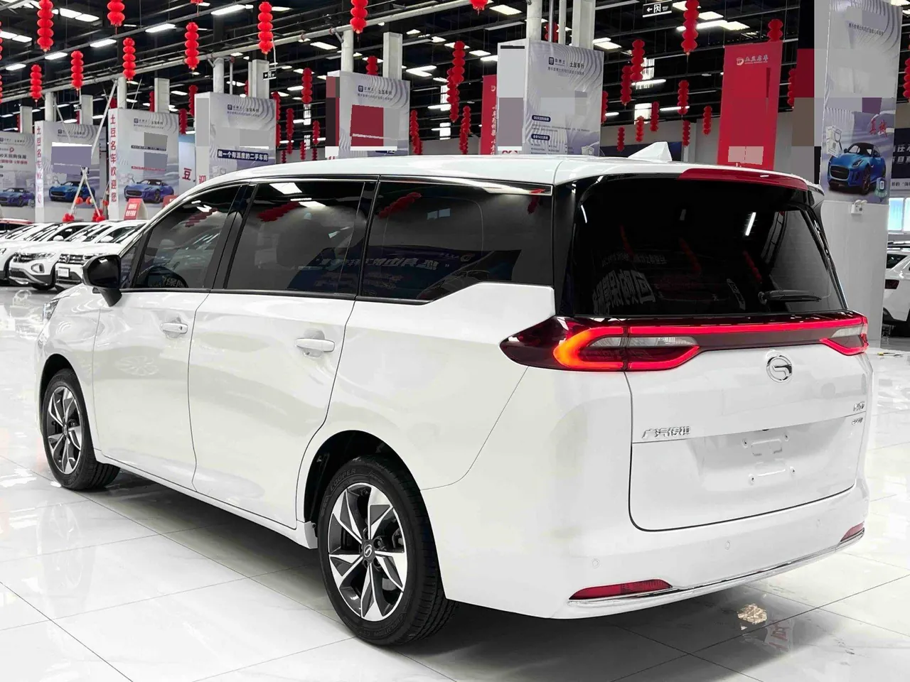 Chuanqi 2021 M6 1.5T 270T Premium Edition 7-seat Automatic Gear 4