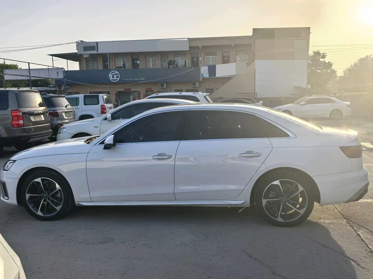 Audi 2023 A4L 2.0TFSI 40TFSI Fashion Dynamic Automatic 2