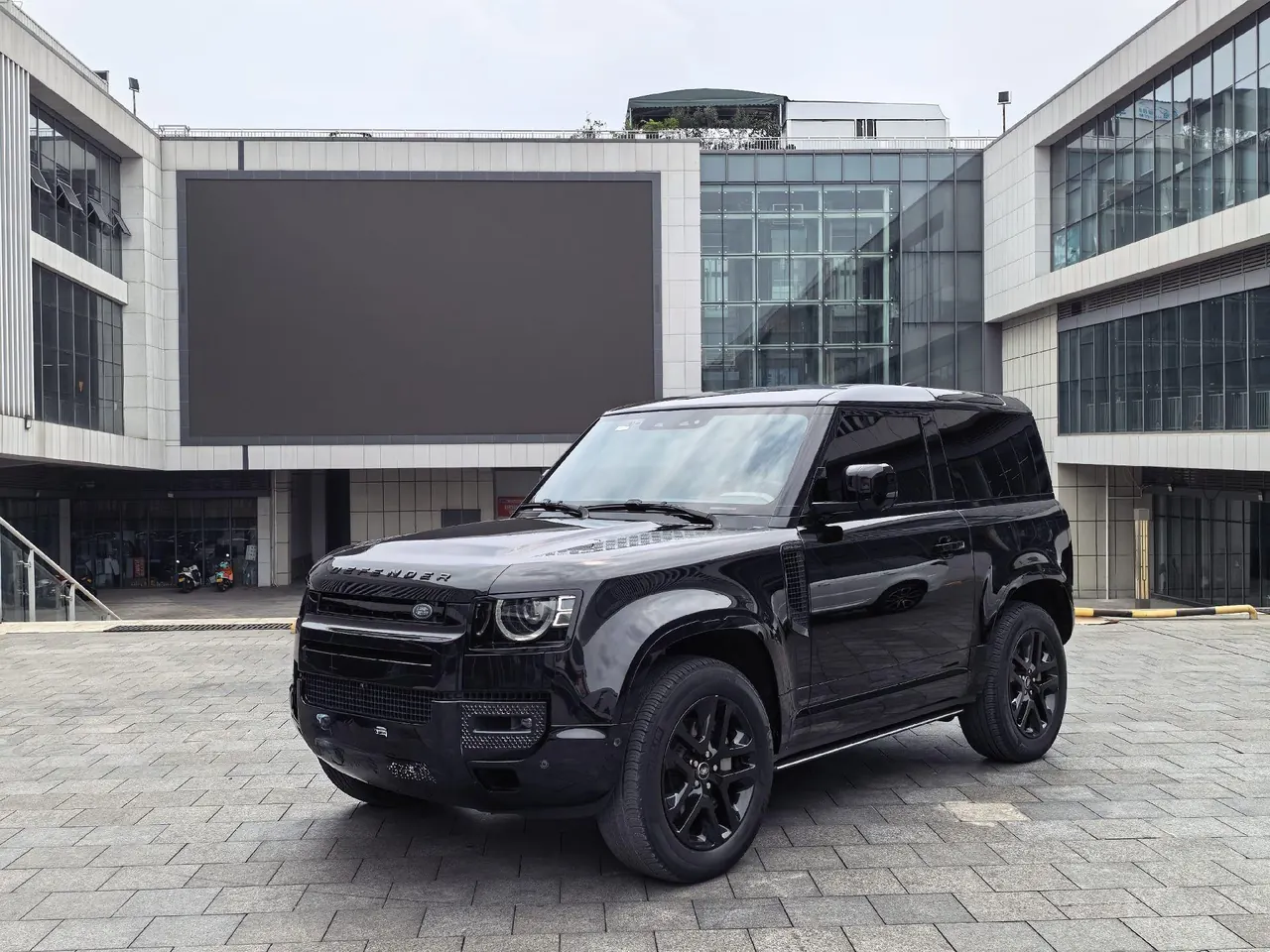 Open image lightbox: Land Rover Guard (Imported) 2023 Guard 90 48V 3.0T P400 XS Automatic Gear