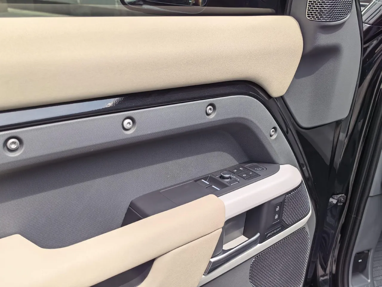 Land Rover Guard (Imported) 2023 Guard 90 48V 3.0T P400 XS Automatic Gear 10