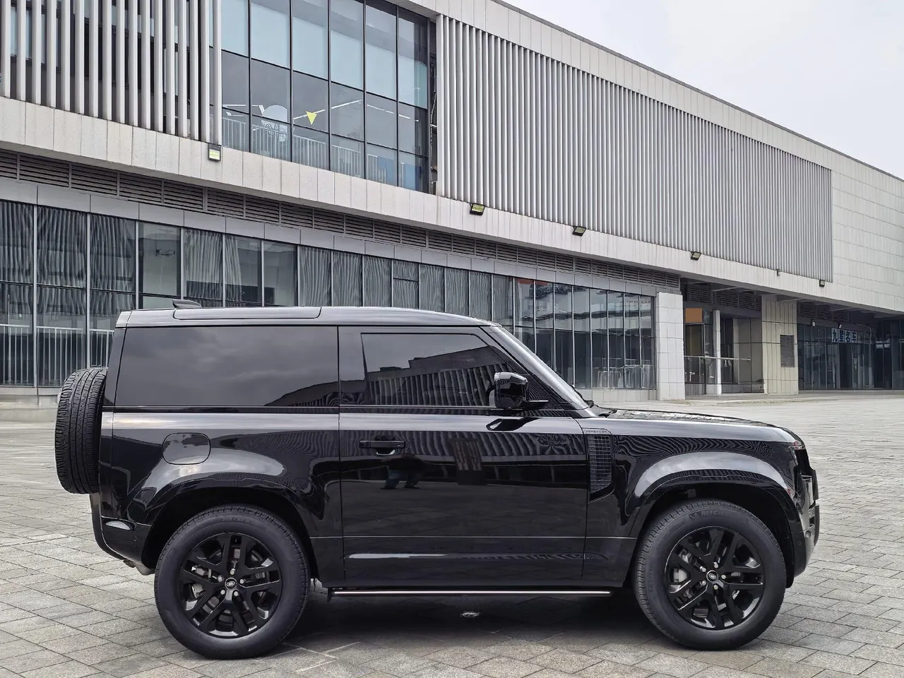 Land Rover Guard (Imported) 2023 Guard 90 48V 3.0T P400 XS Automatic Gear 16