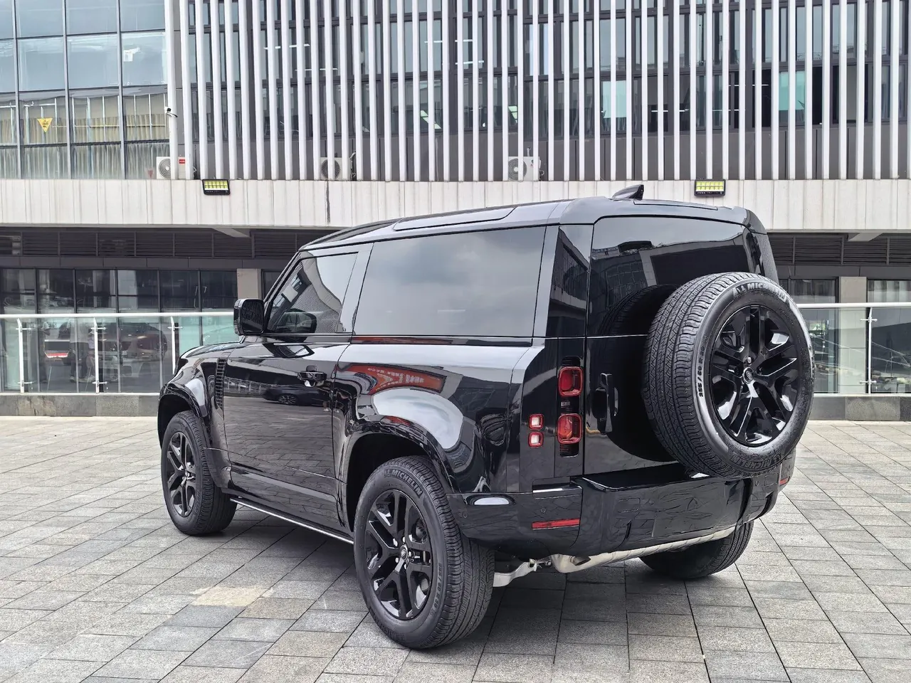Land Rover Guard (Imported) 2023 Guard 90 48V 3.0T P400 XS Automatic Gear 17