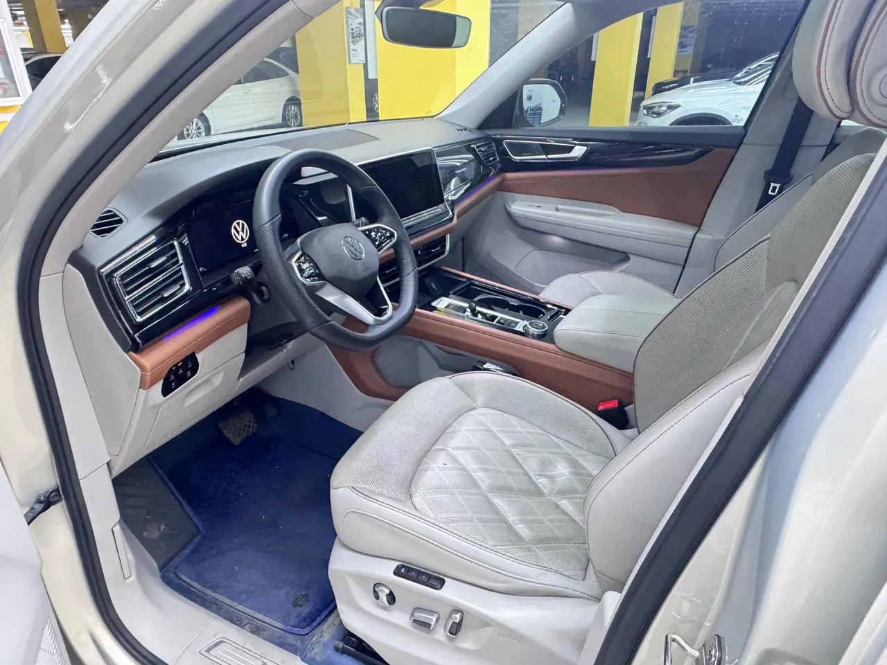 Volkswagen 2021 Tuang 2.0TSI 380TSI 4WD Respect Flagship Automatic Transmission 3