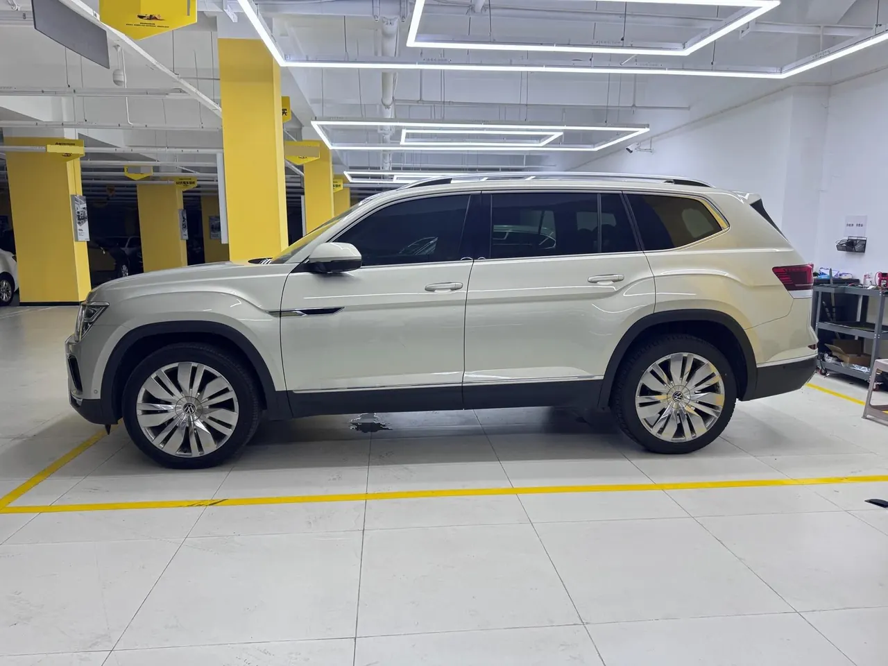 Volkswagen 2021 Tuang 2.0TSI 380TSI 4WD Respect Flagship Automatic Transmission 6