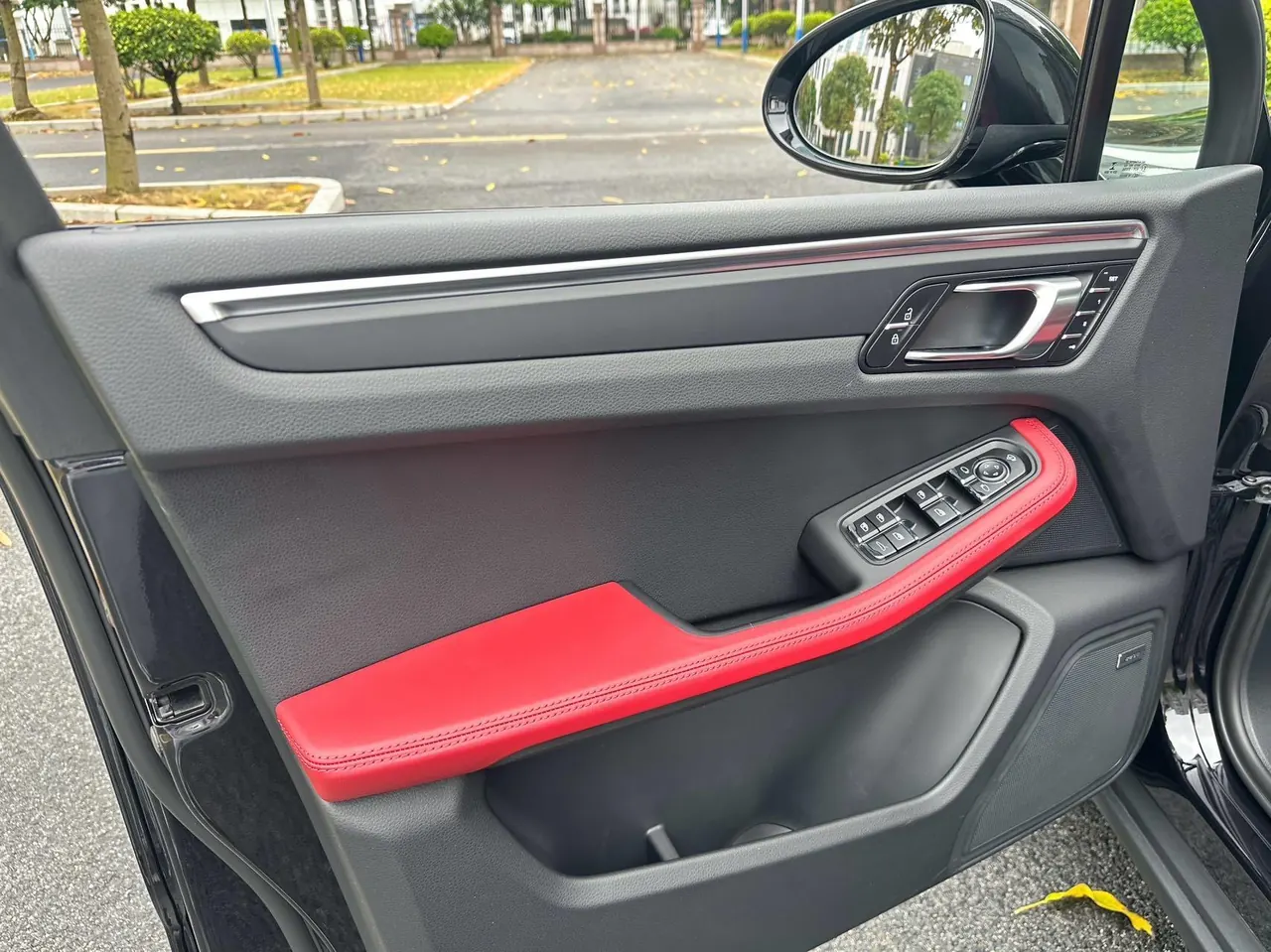 Porsche Macan (Imported) 2023 Macan 2.0T Automatic Gear 13