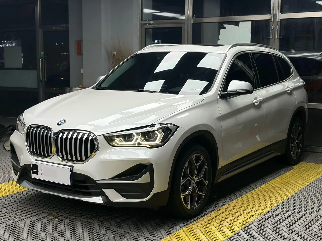 Open image lightbox: BMW 2022 X1 sDrive20Li 1.5T exclusive automatic gear