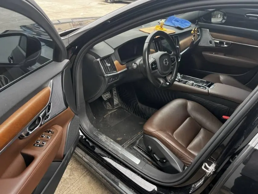 Volvo S90 New Energy 2021 S90 PHEV 2.0T T8 Zhiyi Deluxe Automatic Gear 5