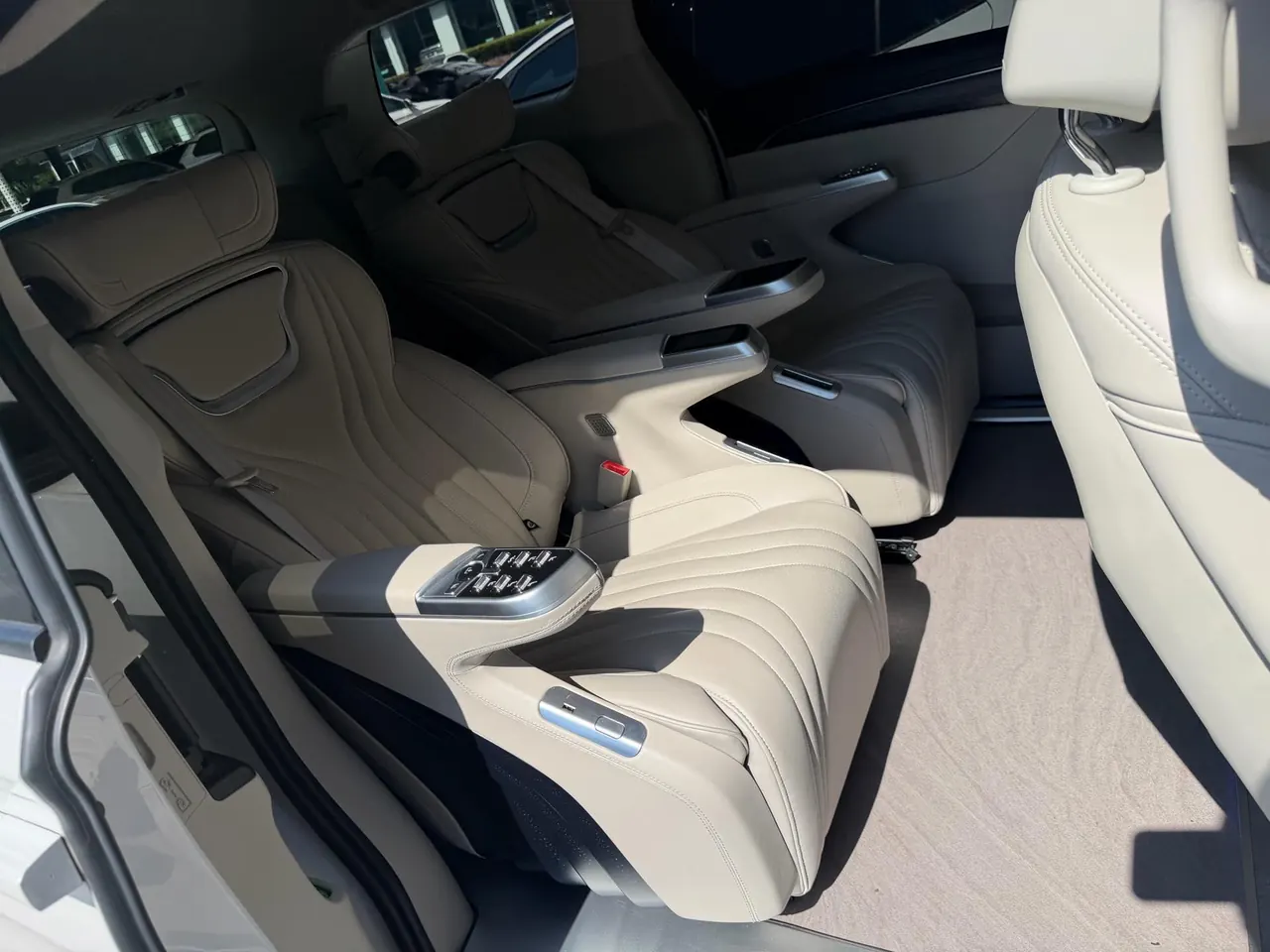Buick 2023 GL8 ES Lu Zun 48V 2.0T 653T Comfortable Automatic Gear 5