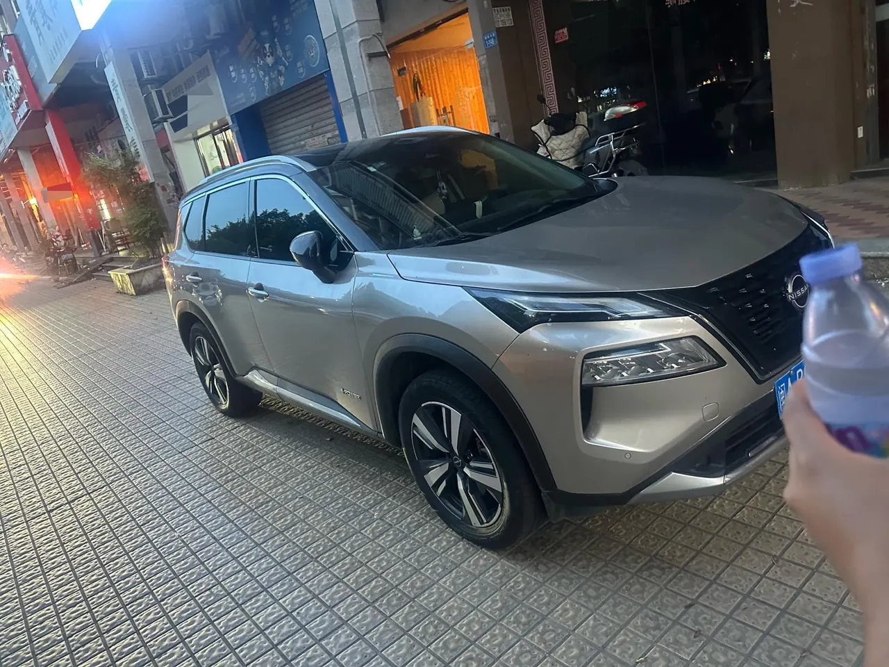 Nissan 2023 Qijun e-POWER 1.5 Super Mixed Dual Motor Four-wheel Drive Extreme Edition Automatic Gear 3