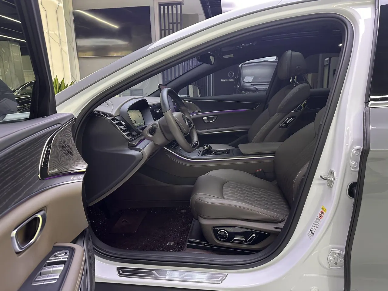 BYD 2020 Han Super Long Endurance Edition Noble Automatic Transmission 4