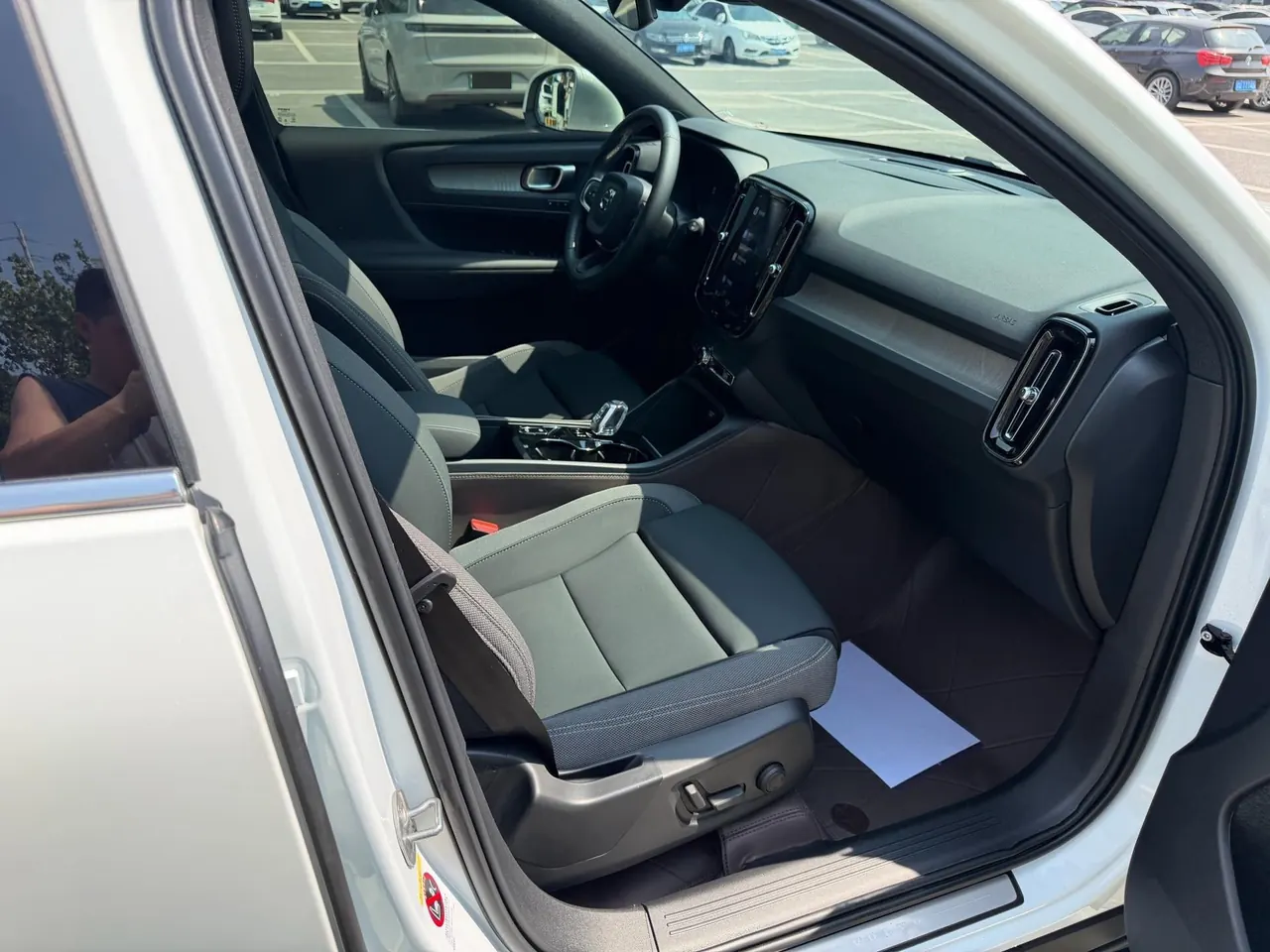 Volvo 2024 XC40 48V 2.0T B3 Zhiyuan Deluxe Edition Automatic Gear 12