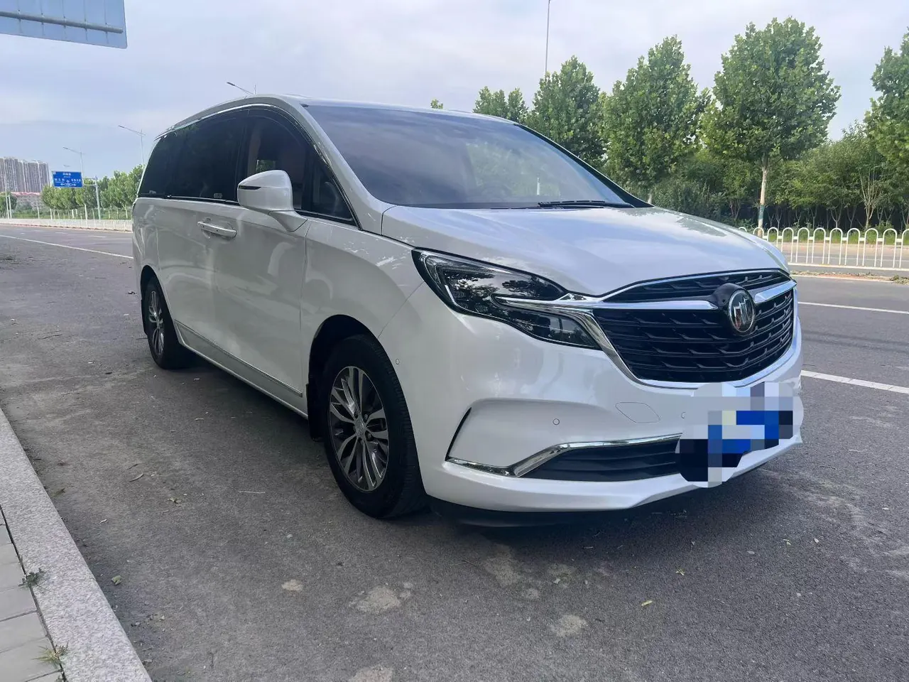 Buick 2021 GL8 ES Lu Zun 2.0T 653T Exclusive Automatic Gear - View 1