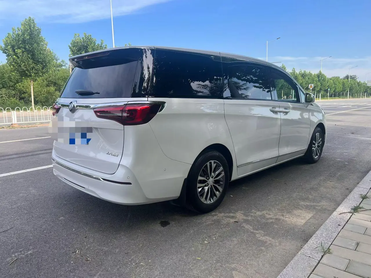 Buick 2021 GL8 ES Lu Zun 2.0T 653T Exclusive Automatic Gear 7