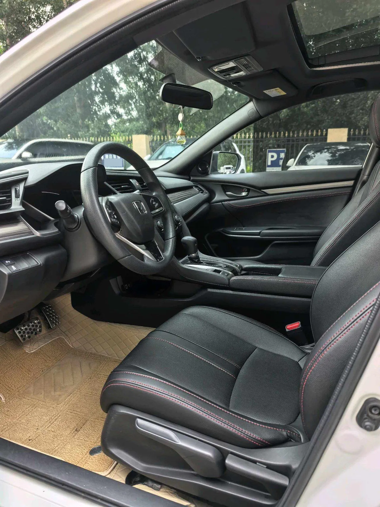 Honda 2021 Civic Hatchback 1.5T Stepless 220TURBO Tide Cool Control Automatic Gear 4