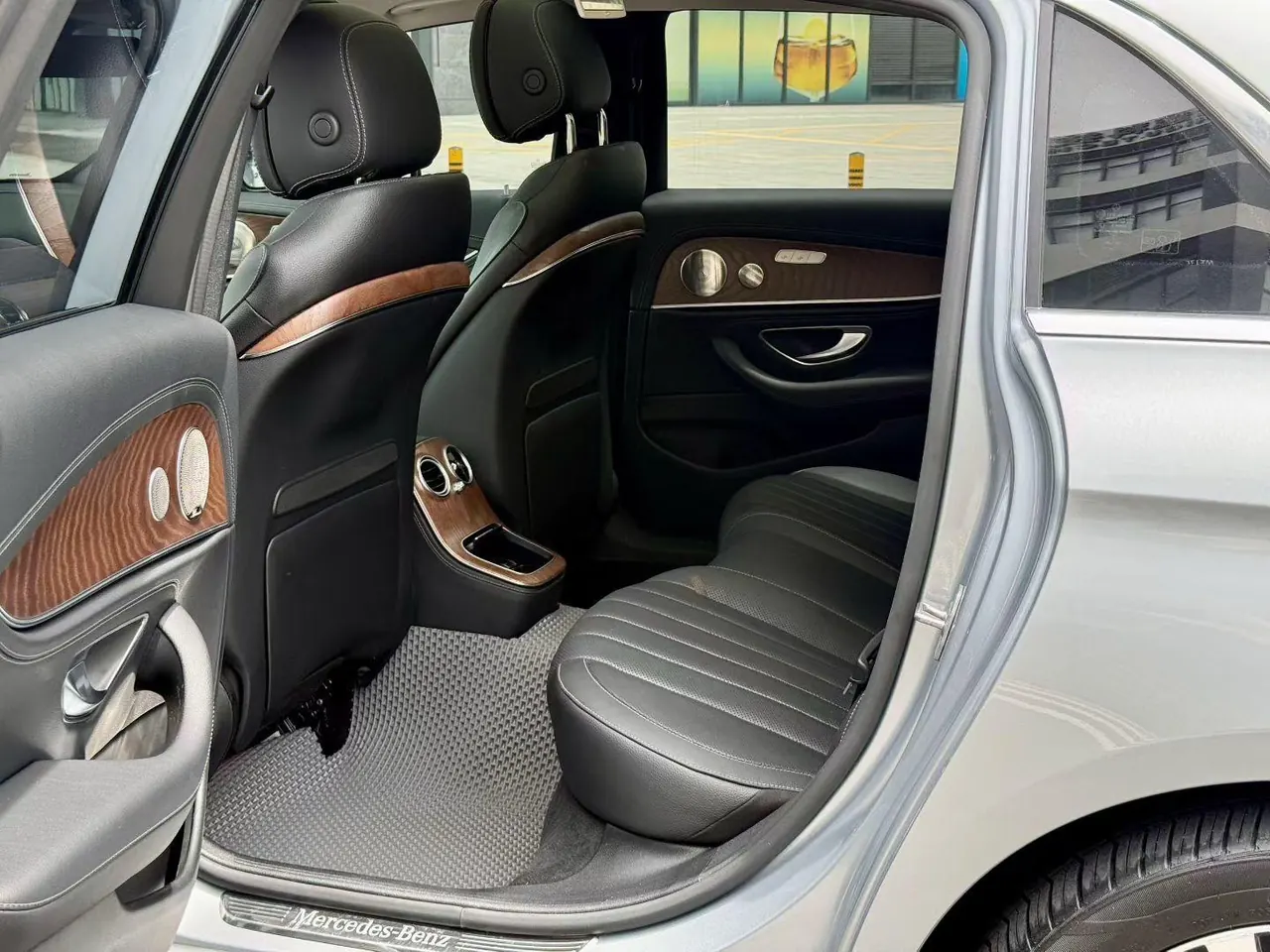 Mercedes Benz Class E New Energy 2021 E 350 e L 2.0T Automatic Gear 3