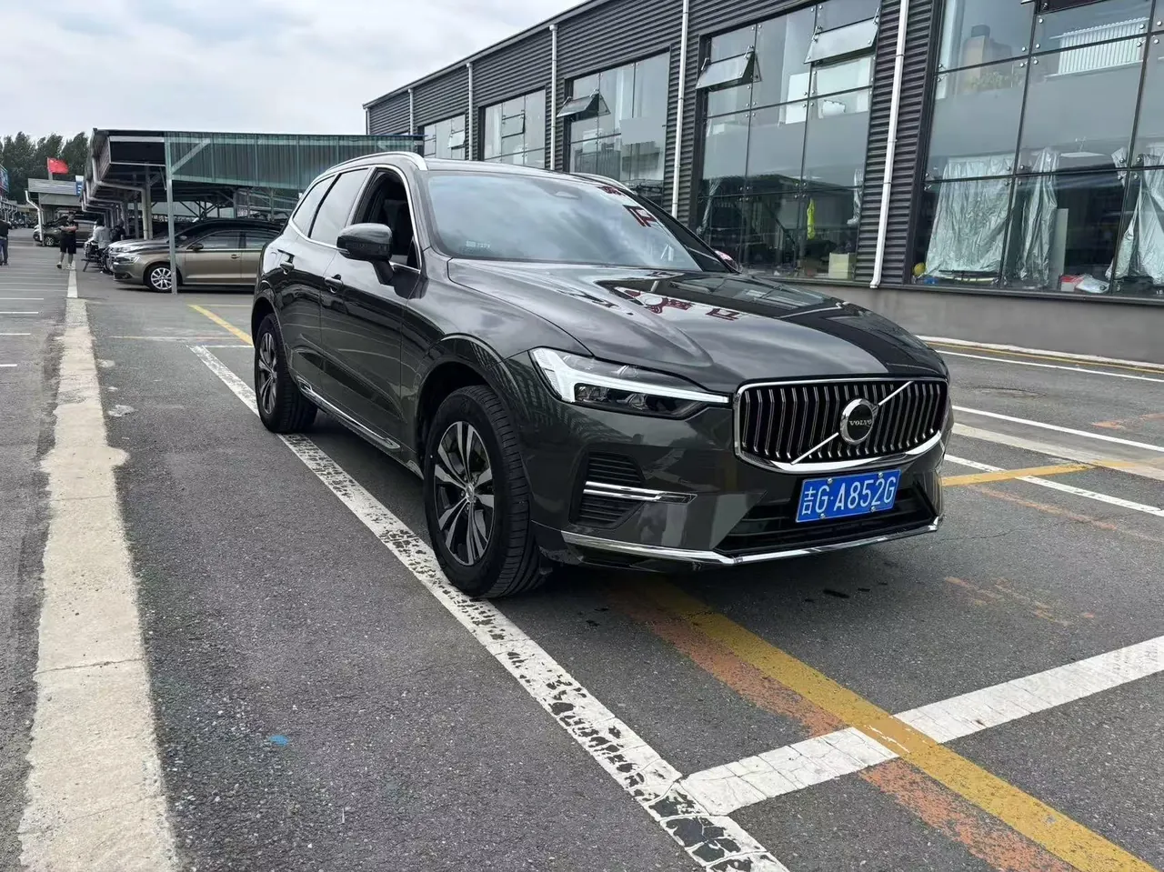 Volvo 2022 XC60 48V 2.0T B5 4-wheel-drive Zhiyi Deluxe Edition Automatic Gear 2