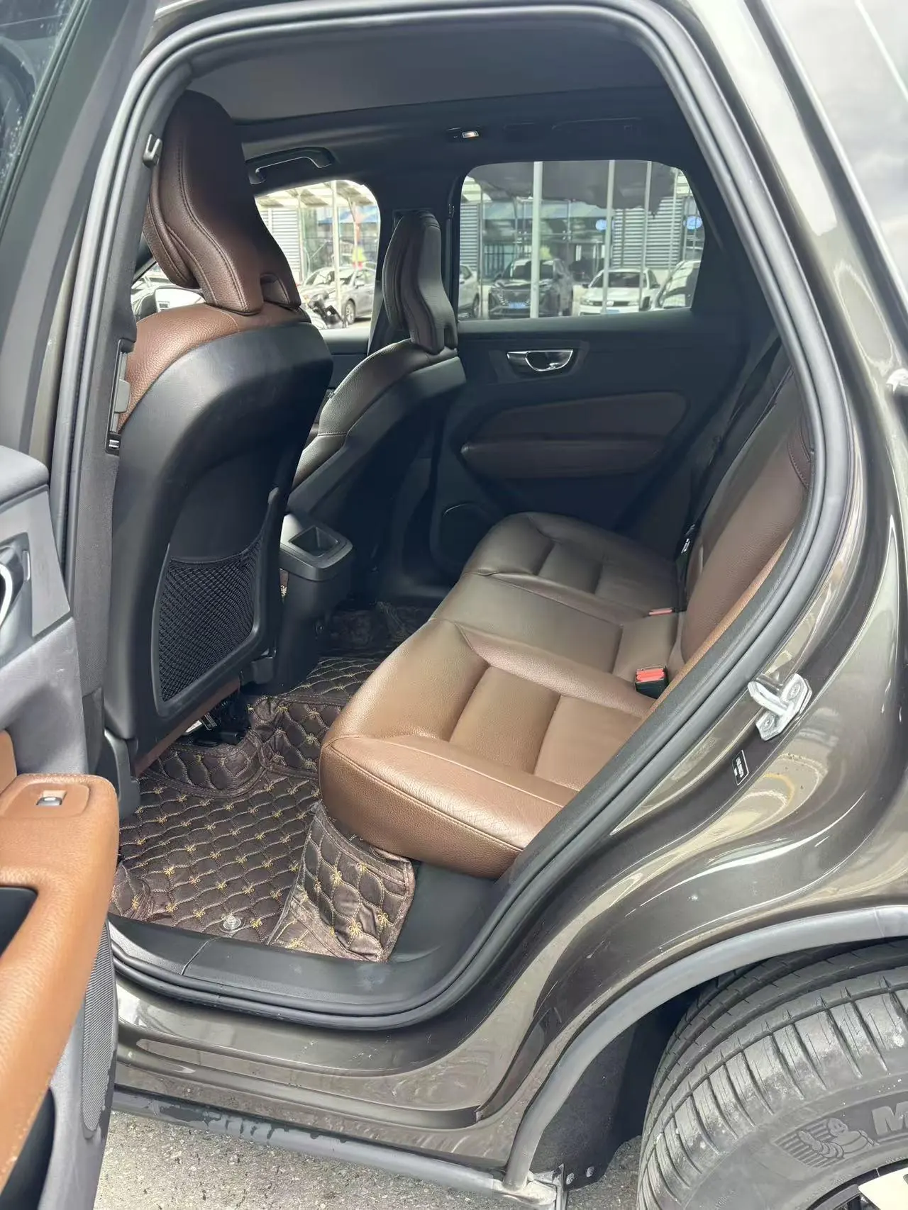 Volvo 2022 XC60 48V 2.0T B5 4-wheel-drive Zhiyi Deluxe Edition Automatic Gear 5