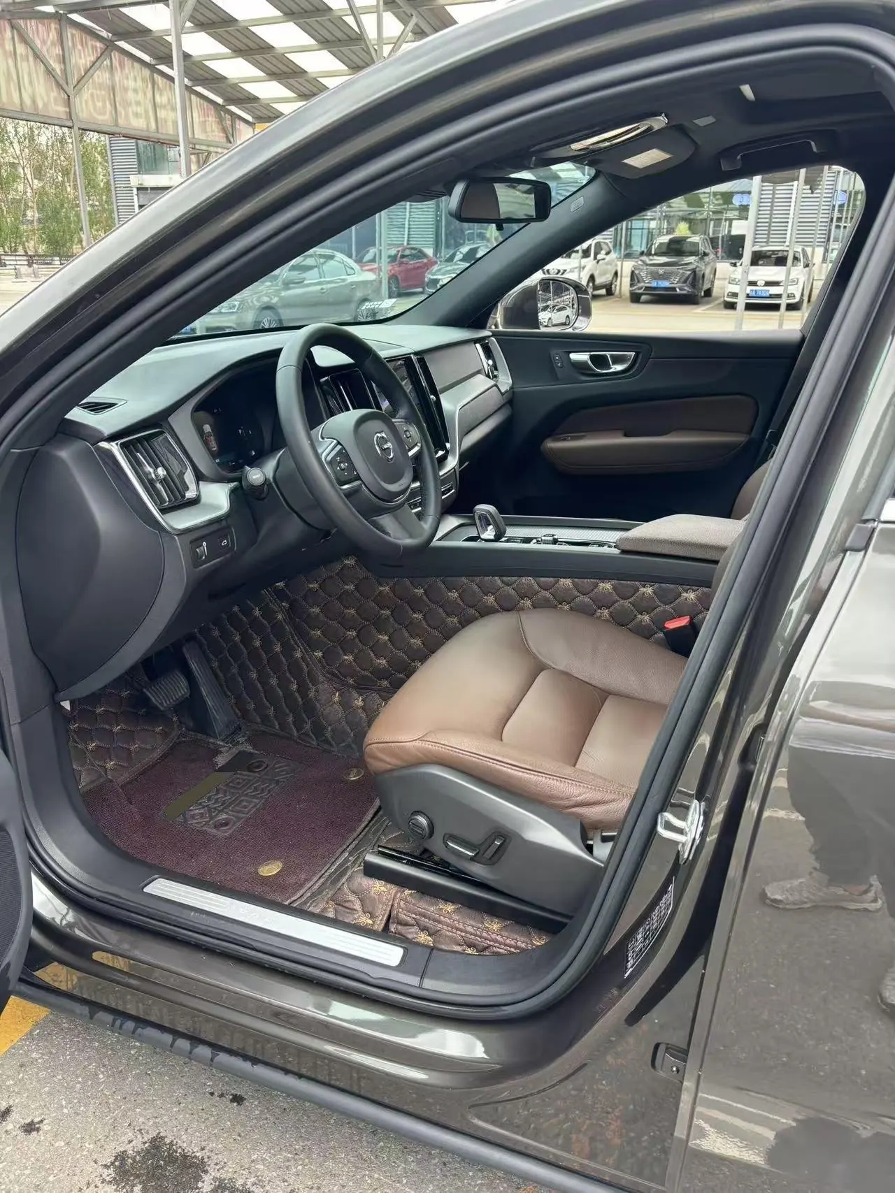 Volvo 2022 XC60 48V 2.0T B5 4-wheel-drive Zhiyi Deluxe Edition Automatic Gear 6