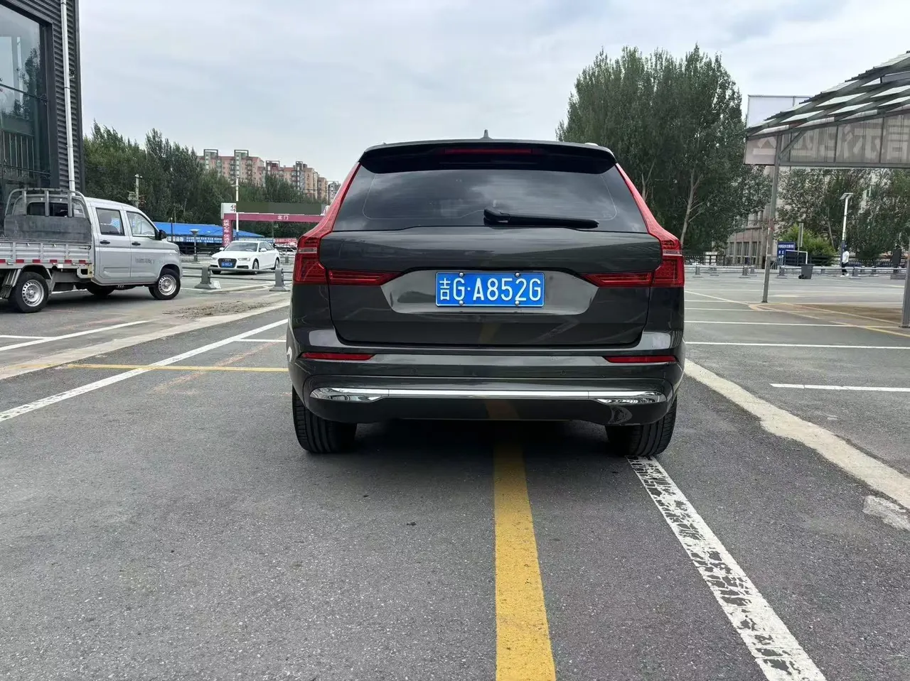 Volvo 2022 XC60 48V 2.0T B5 4-wheel-drive Zhiyi Deluxe Edition Automatic Gear 7