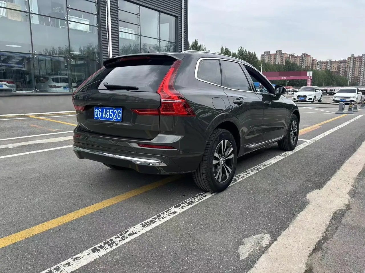 Volvo 2022 XC60 48V 2.0T B5 4-wheel-drive Zhiyi Deluxe Edition Automatic Gear 9