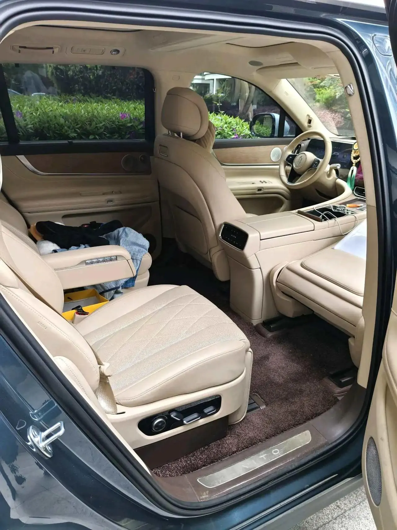AITO 2024 AITO M9 extended range Ultra 42kWh automatic gear 2