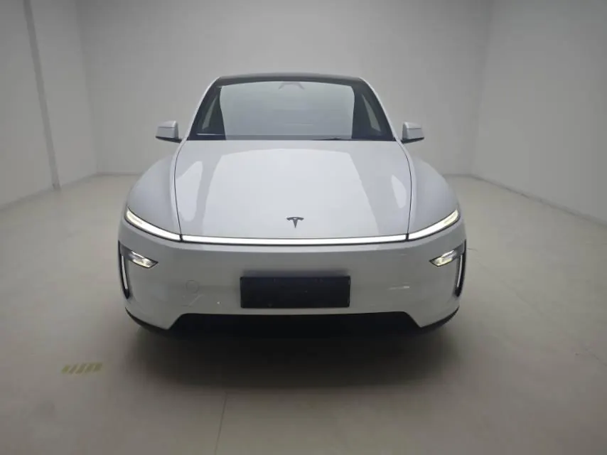 Tesla 2026 Model Y Rear-Wheel-Drive Automatic 2
