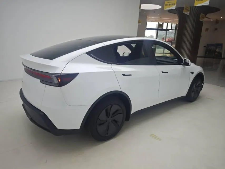 Tesla 2026 Model Y Rear-Wheel-Drive Automatic 4