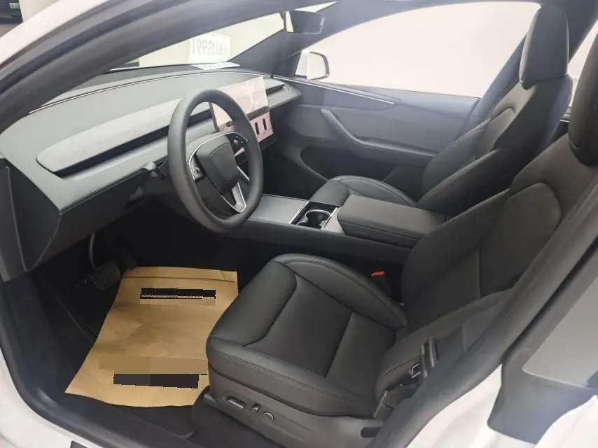 Tesla 2026 Model Y Rear-Wheel-Drive Automatic 5
