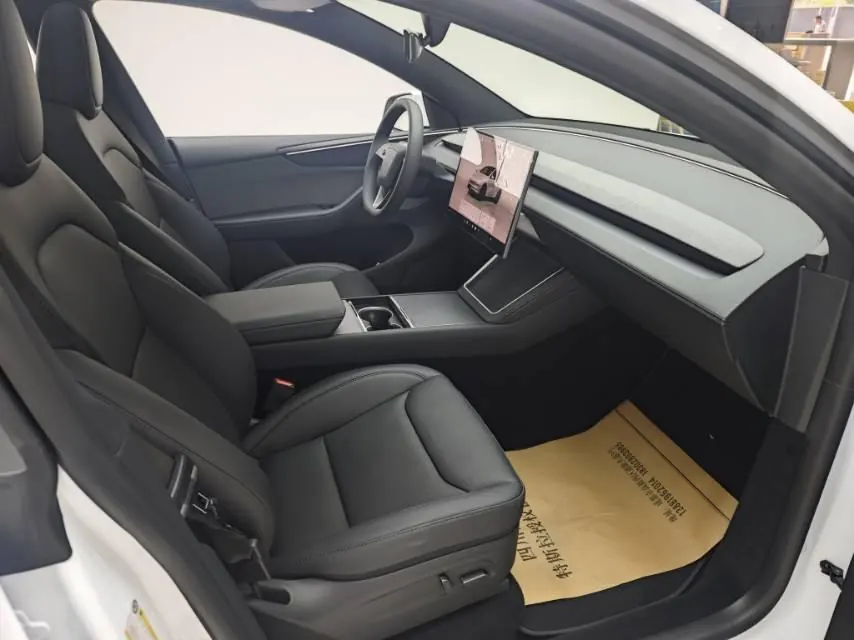 Tesla 2026 Model Y Rear-Wheel-Drive Automatic 6
