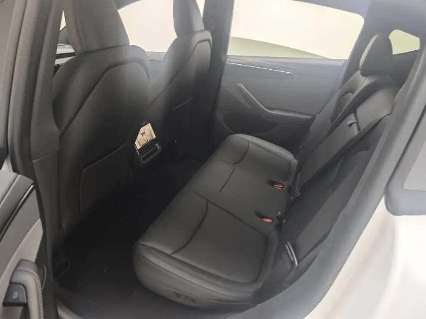 Tesla 2026 Model Y Rear-Wheel-Drive Automatic 8
