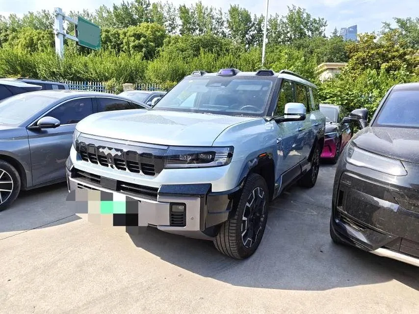 Open image lightbox: FangChengBao 2025 Leopard 8 2.0T Stepless Zhiyong Flagship Edition 7-seat Automatic Gear