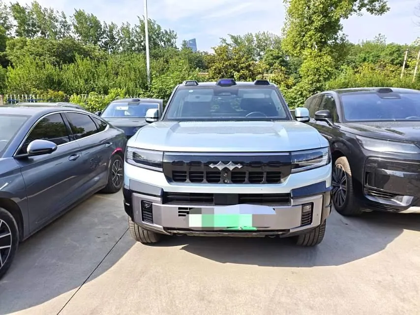 FangChengBao 2025 Leopard 8 2.0T Stepless Zhiyong Flagship Edition 7-seat Automatic Gear 2
