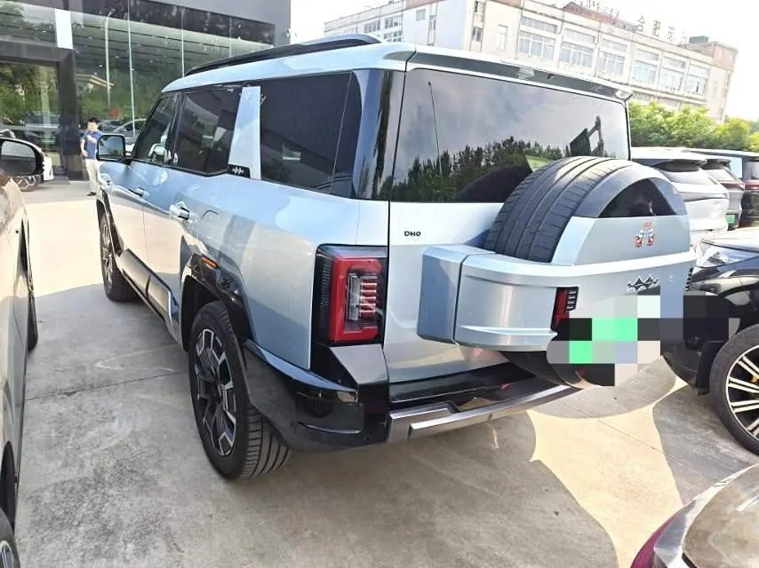 FangChengBao 2025 Leopard 8 2.0T Stepless Zhiyong Flagship Edition 7-seat Automatic Gear 4