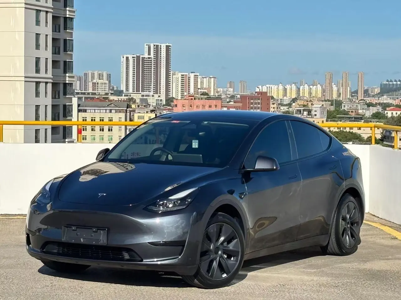 Tesla 2024 Model Y rear-wheel drive version automatic transmission - View 1