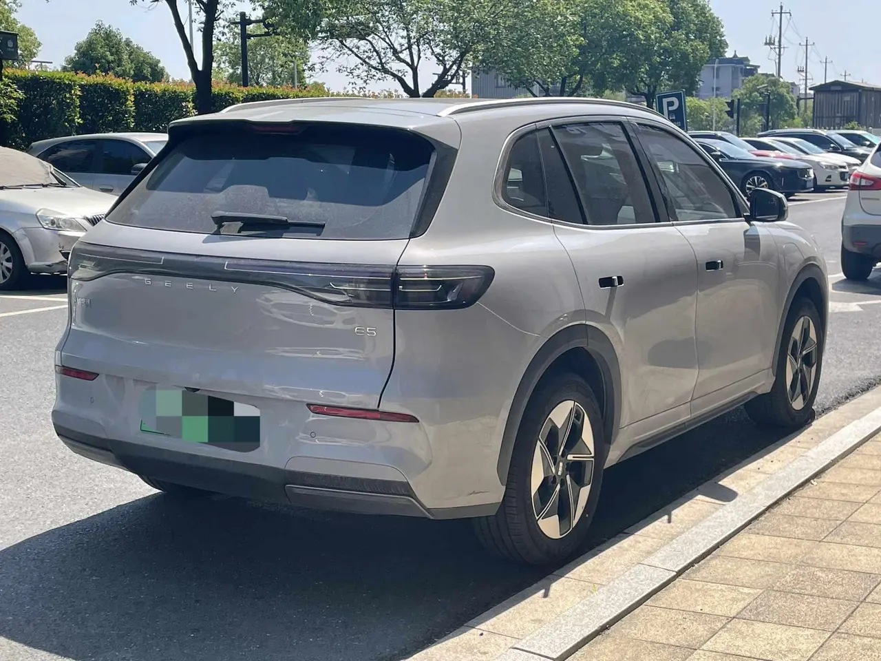 Geely Galaxy 2026 E 5 610km Discovery Edition Automatic Gear 7