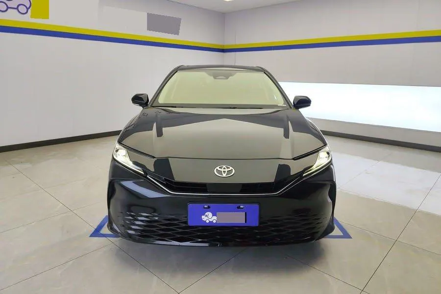 Toyota 2024 Camry Dual Engine 2.0HE Stepless Elite Automatic Gear 2
