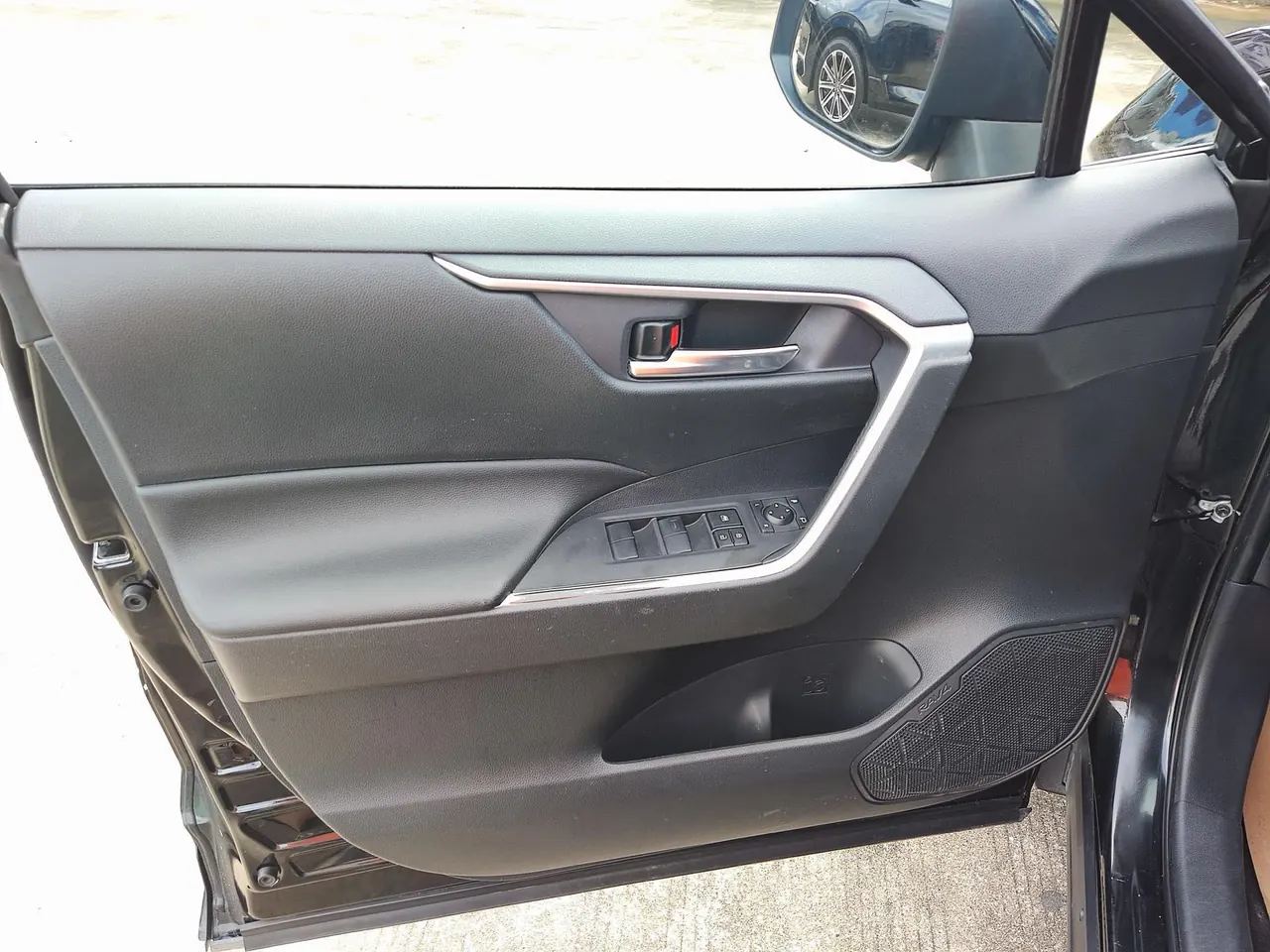 Toyota 2020 RAV4 Rongbo 2.0 Stepless Two-Drive Fashion Edition Automatic Gear 18