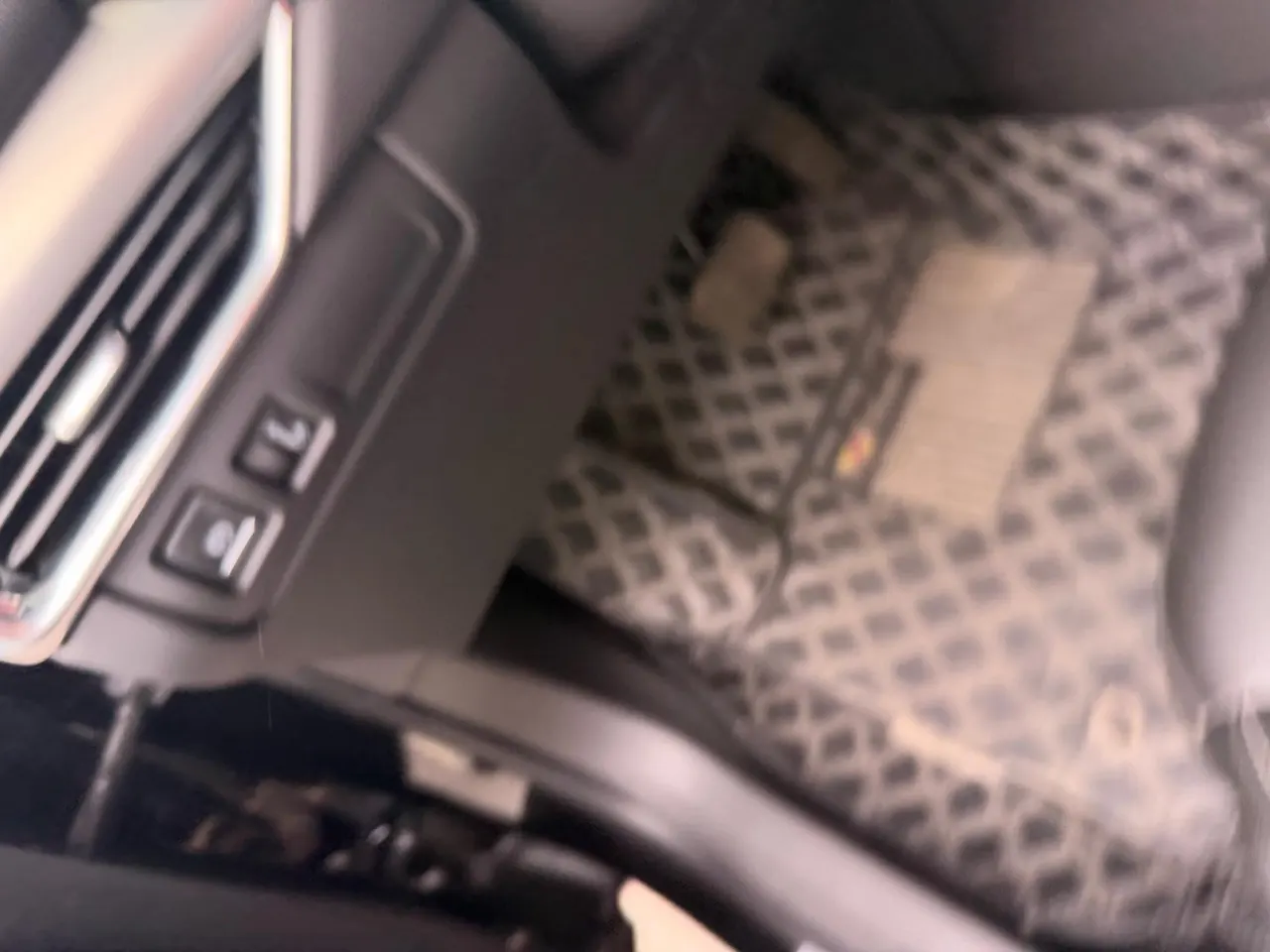 Cadillac 2020 XT4 2.0T 28T Two-Drive Leading Automatic Gear 5