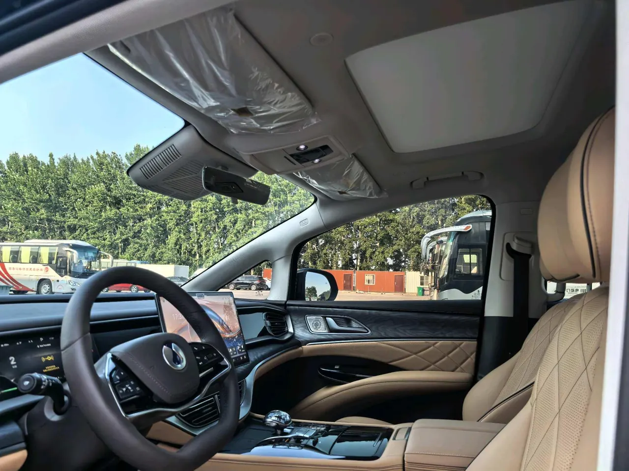Denza 2024 Denza D9 DM-i 1.5T stepless 980 four-wheel drive distinguished automatic gear 12