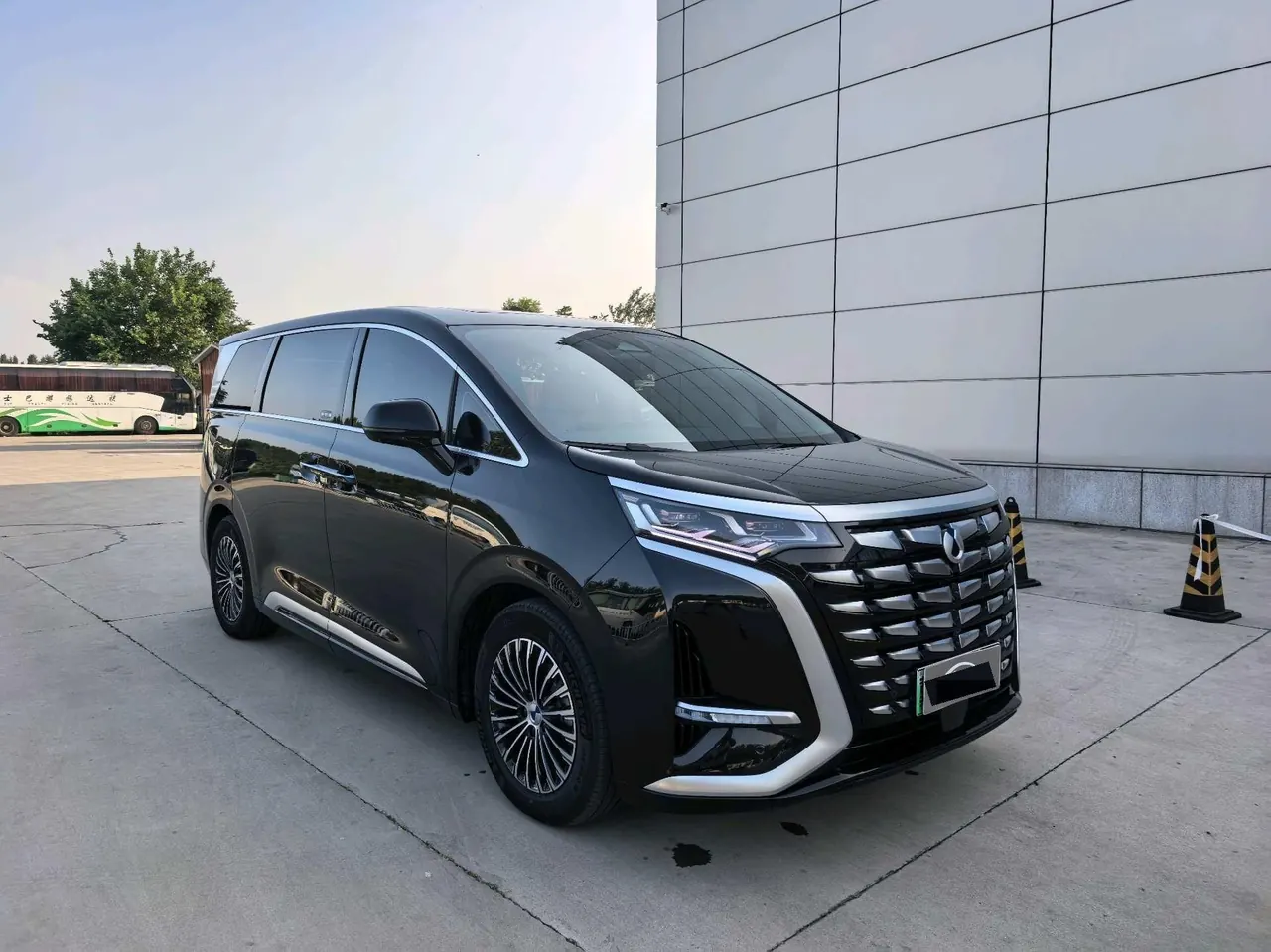 Denza 2024 Denza D9 DM-i 1.5T stepless 980 four-wheel drive distinguished automatic gear 3