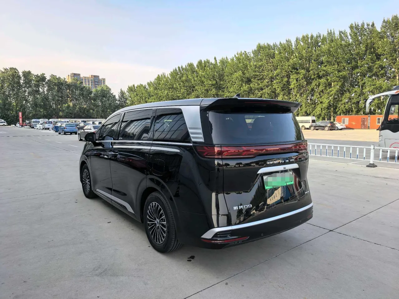 Denza 2024 Denza D9 DM-i 1.5T stepless 980 four-wheel drive distinguished automatic gear 4