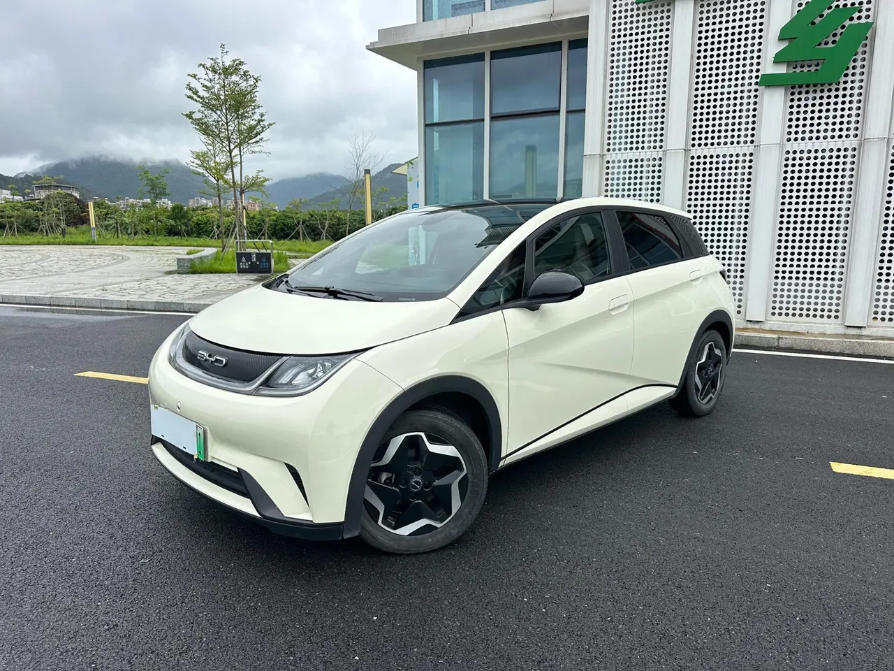 BYD 2021 Dolphin 405km Fashion Edition Automatic 4