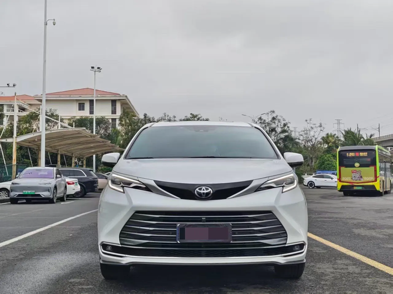 Toyota 2024 Sana 2.5 Stepless Four-wheel Drive Premium Edition Automatic Transmission 2