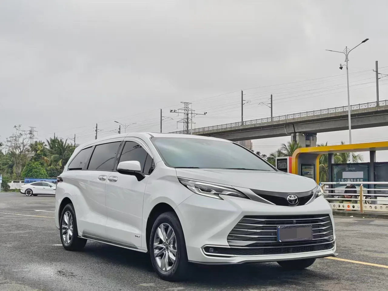 Toyota 2024 Sana 2.5 Stepless Four-wheel Drive Premium Edition Automatic Transmission 3