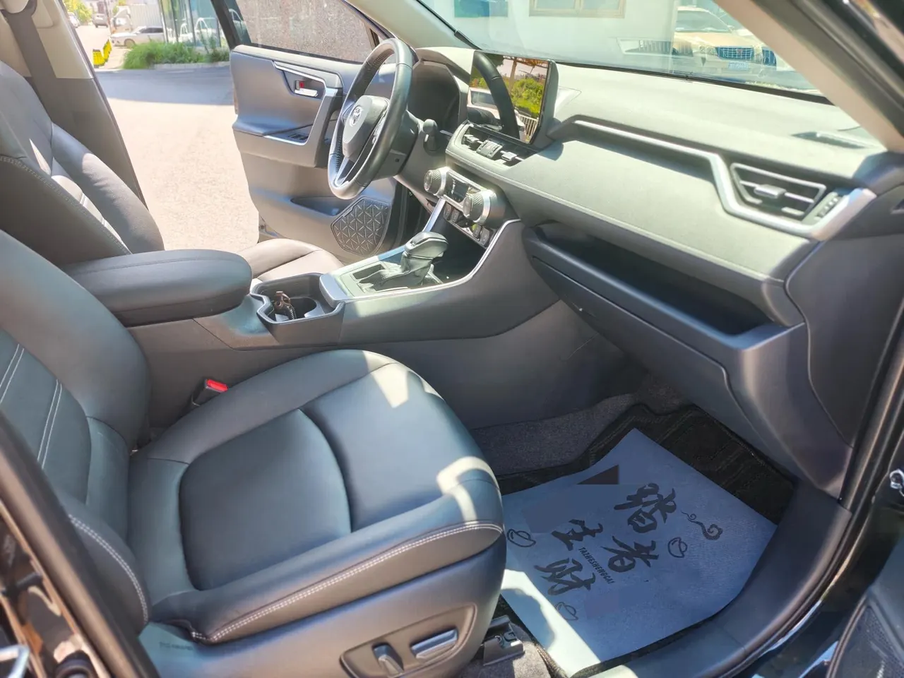 Toyota 2023 RAV4 Rongbo 2.0 Stepless Two-Drive Fashion Plus Edition Automatic Gear 12