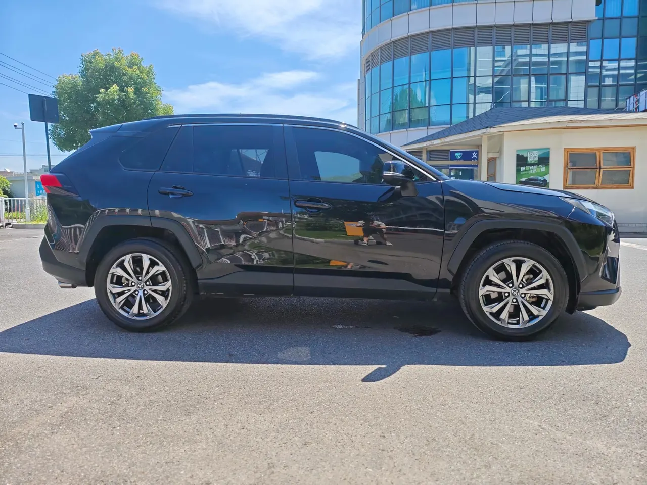 Toyota 2023 RAV4 Rongbo 2.0 Stepless Two-Drive Fashion Plus Edition Automatic Gear 3