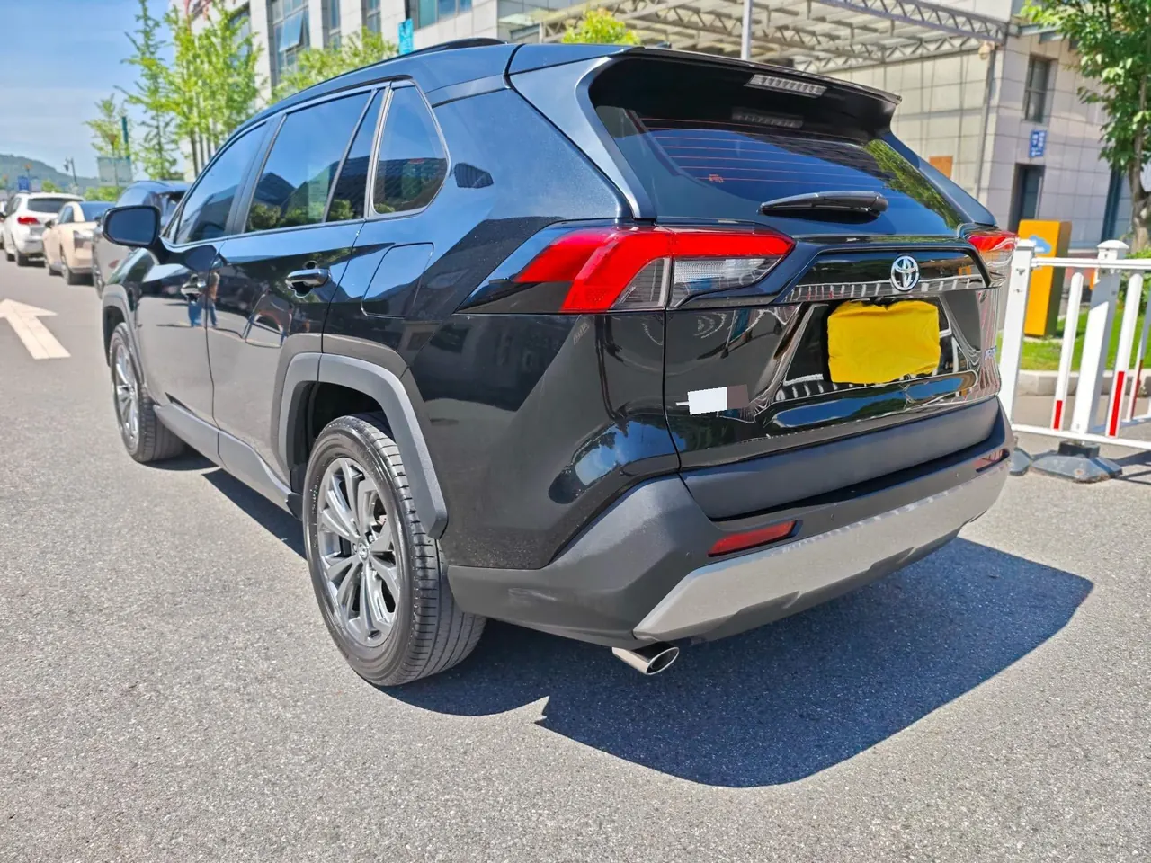 Toyota 2023 RAV4 Rongbo 2.0 Stepless Two-Drive Fashion Plus Edition Automatic Gear 6