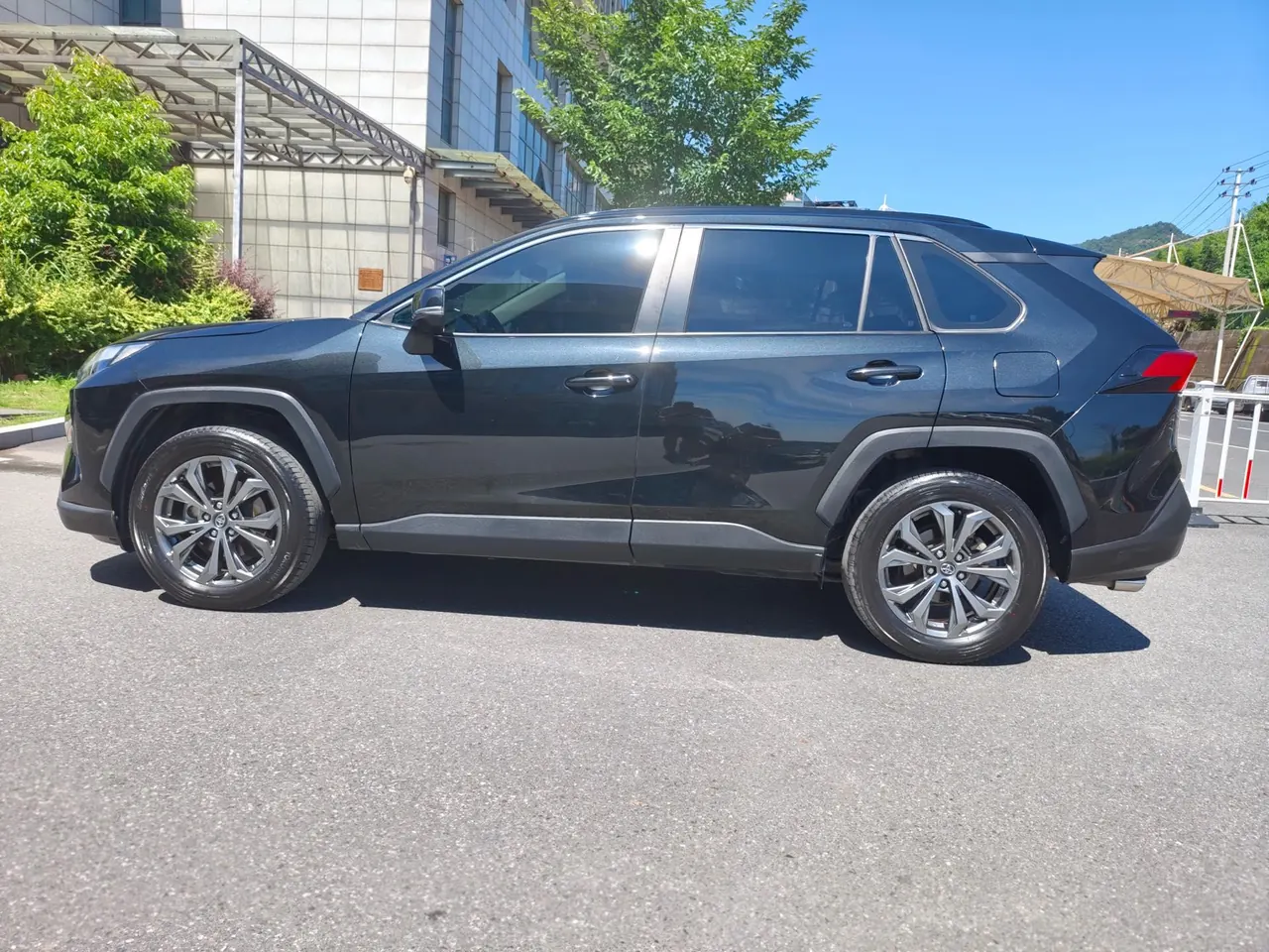 Toyota 2023 RAV4 Rongbo 2.0 Stepless Two-Drive Fashion Plus Edition Automatic Gear 7